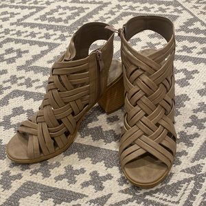 Very Volatile block heels